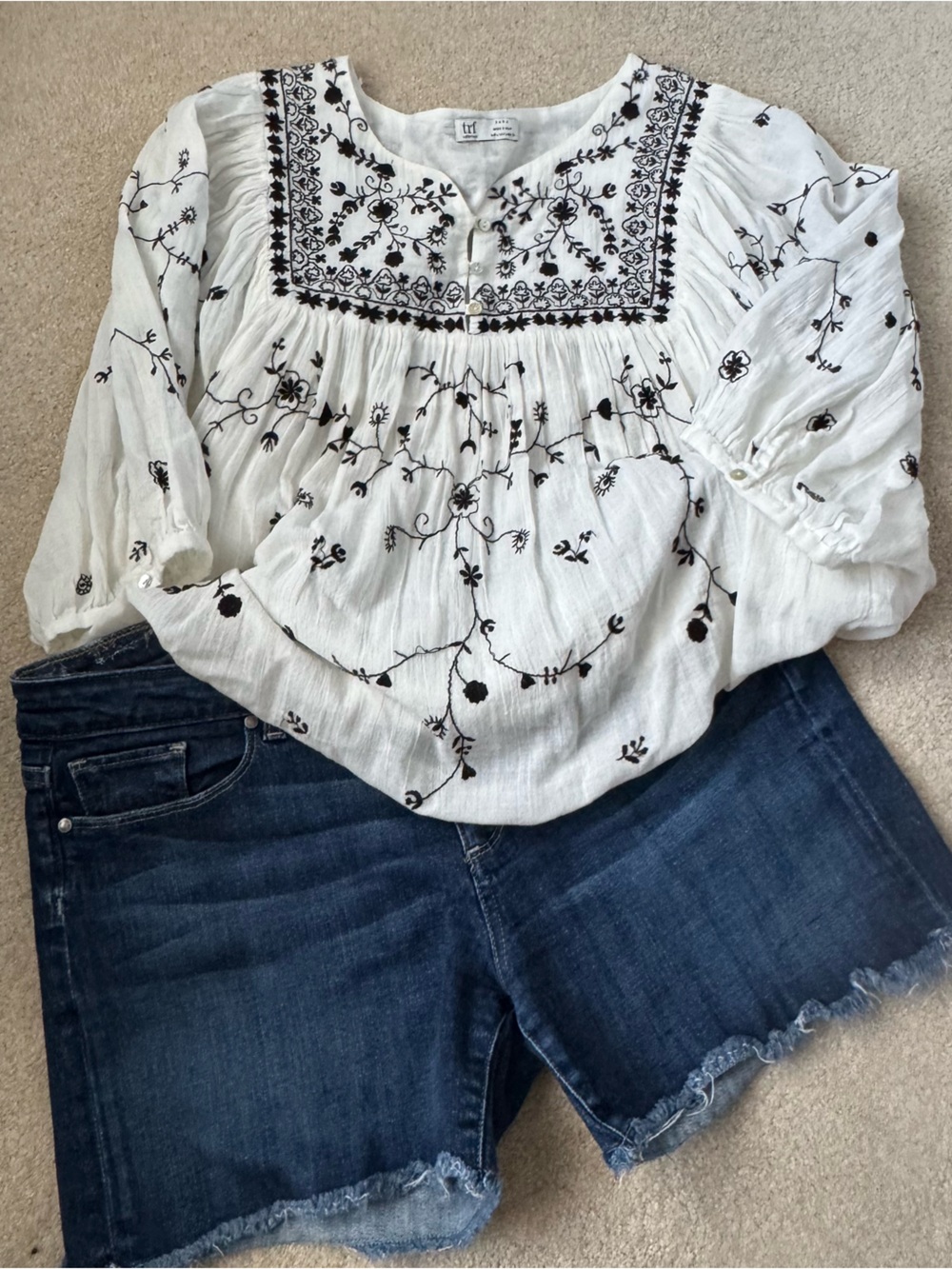 ZARA Embroidered White Peasant Blouse — Boho Floral Detail